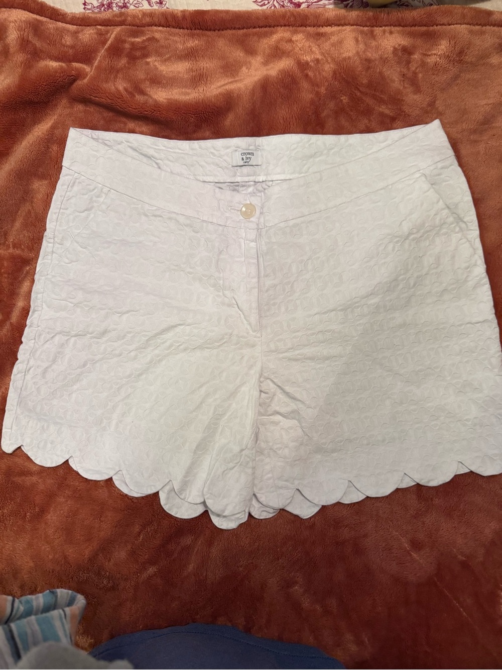 crown & ivy White Eyelet Scalloped-Hem High-Waist Shorts